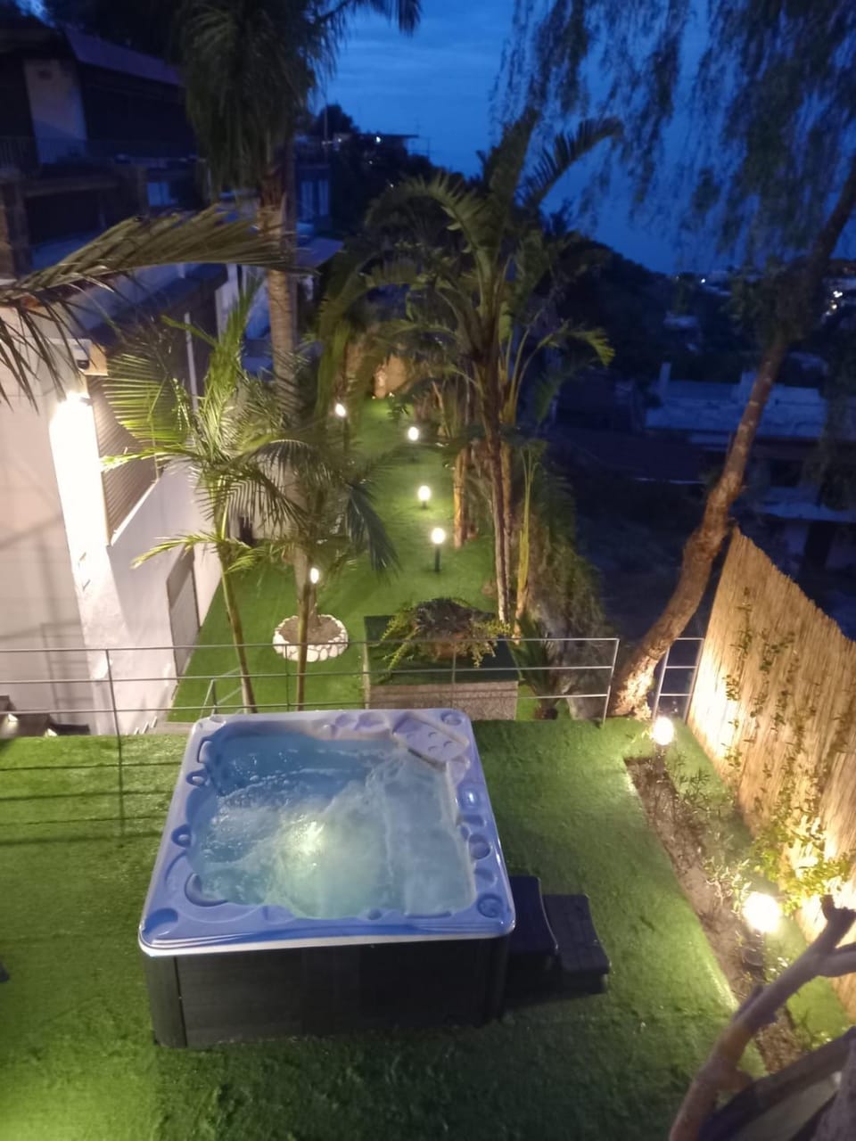 Hot Tub, Swimming pool