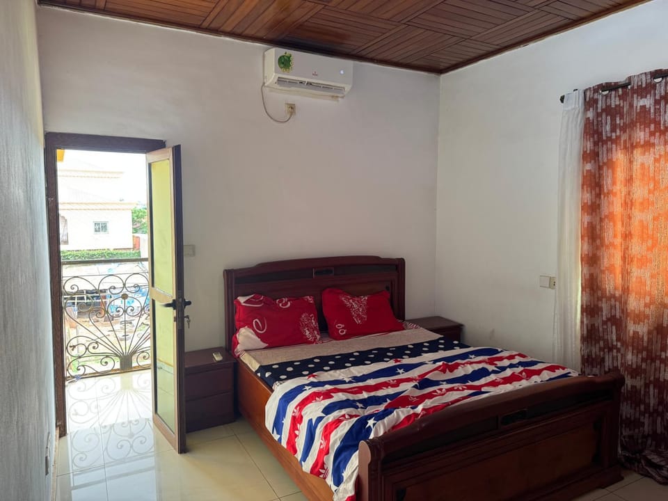 Appartement moderne de 120m2, doté de caméras de surveillance, quartier résidentiel, Nkomo Maetur, YAOUNDE Apartment in Yaoundé