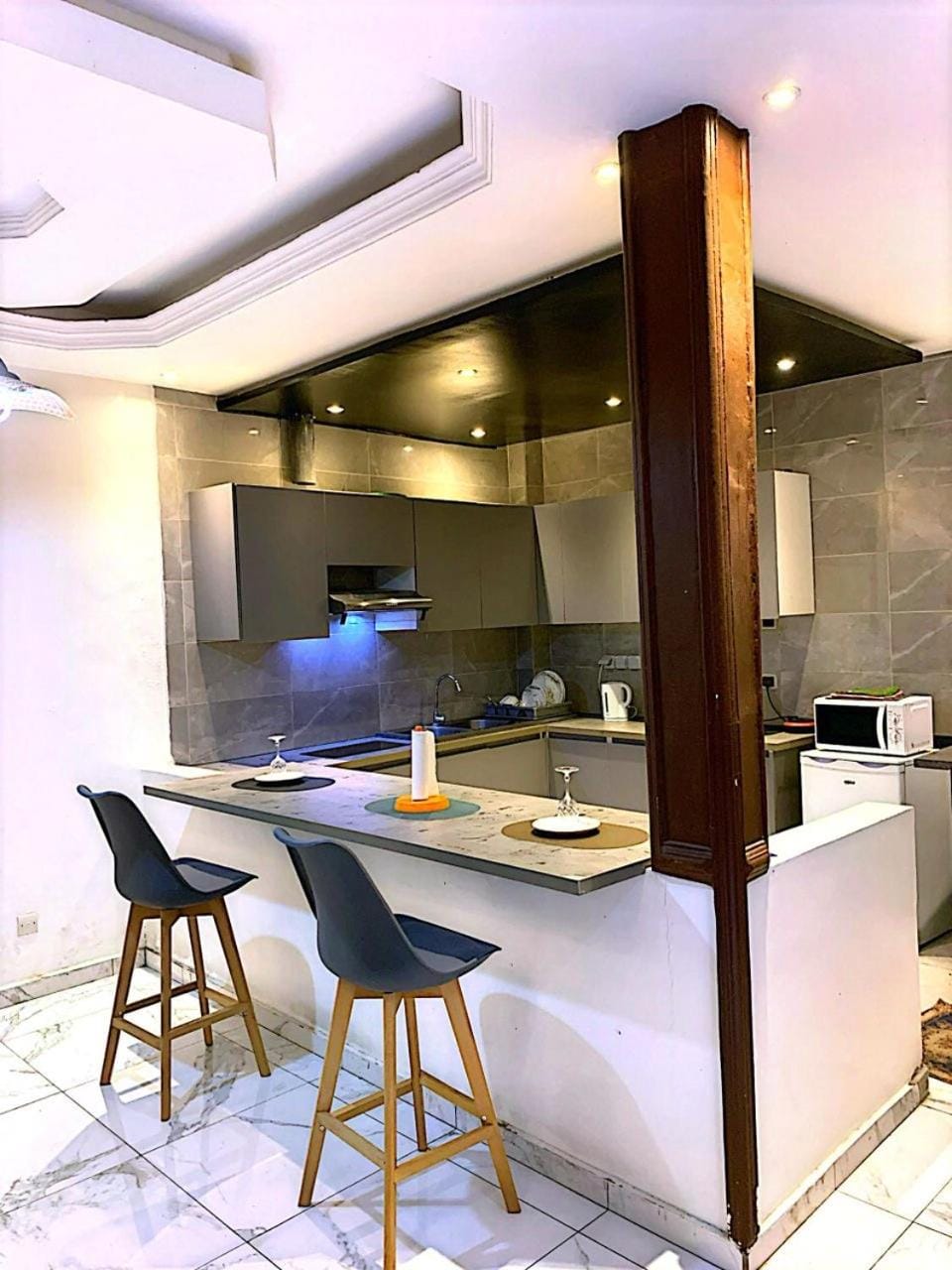 Kitchen or kitchenette, minibar, stove