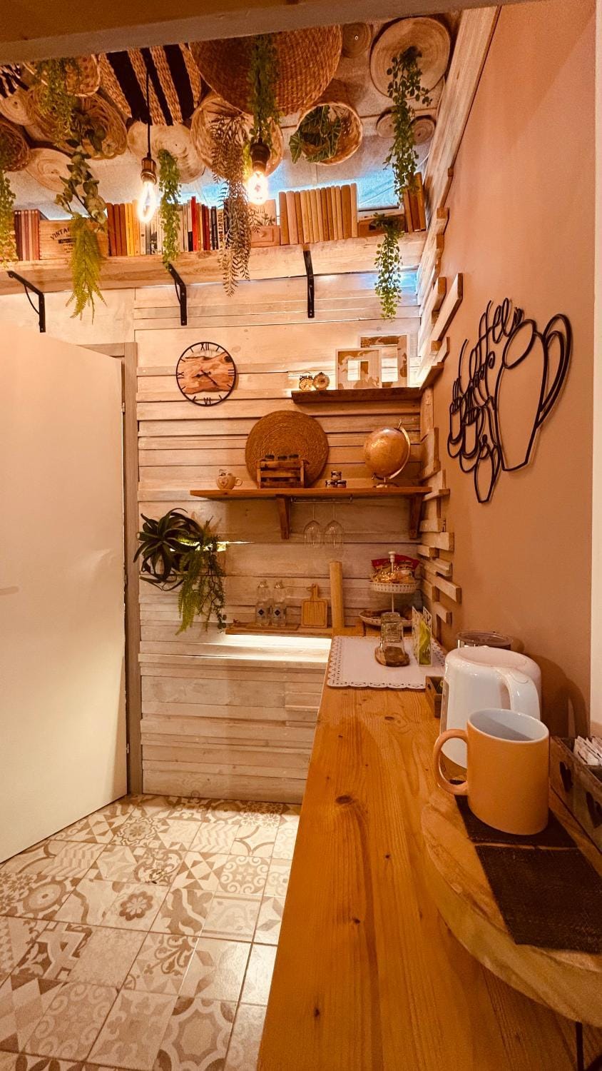 Kitchen or kitchenette, Food and drinks, Food, minibar