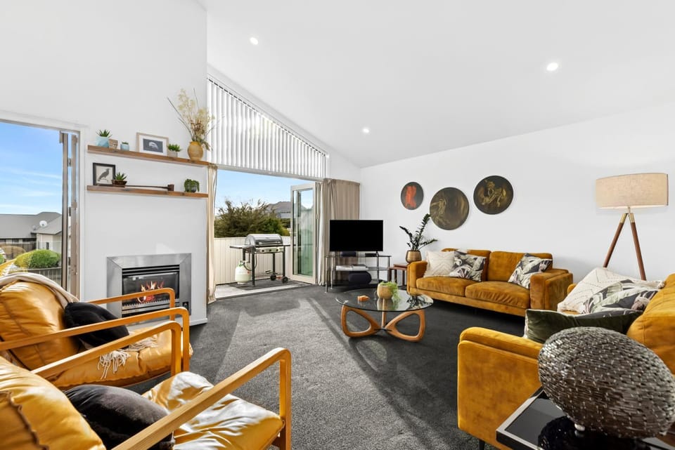 TV and multimedia, Living room, Seating area