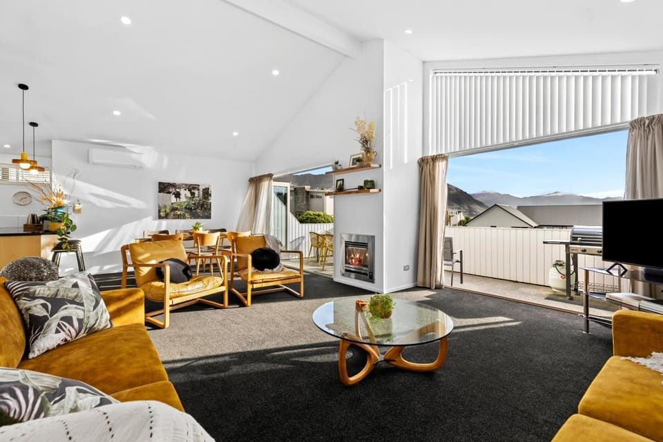TV and multimedia, Balcony/Terrace, Living room, Seating area