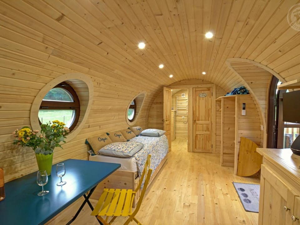 Le Tonneau viticole au milieu de la nature avec animaux - FR-1-496-325 House in Auvergne-Rhône-Alpes
