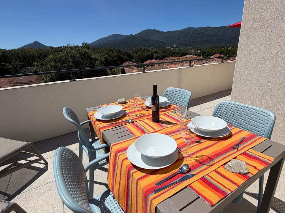 Appartement T3 avec grande terrasse et vue sur les Albères - FR-1-732-85 Apartment in Argeles-sur-Mer