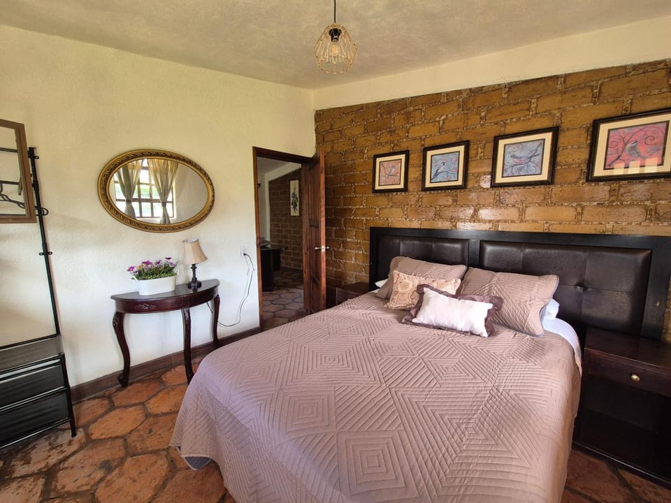 Photo of the whole room, Bedroom