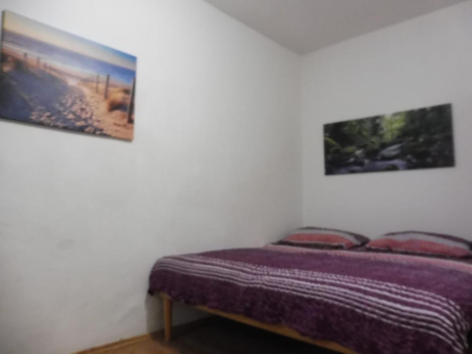 Property building, Bed, Photo of the whole room, Bedroom, Drinks