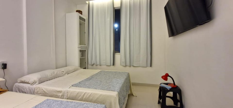 Bed, TV and multimedia, Bedroom