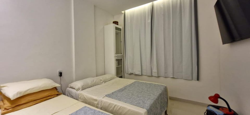Bed, TV and multimedia, Bedroom