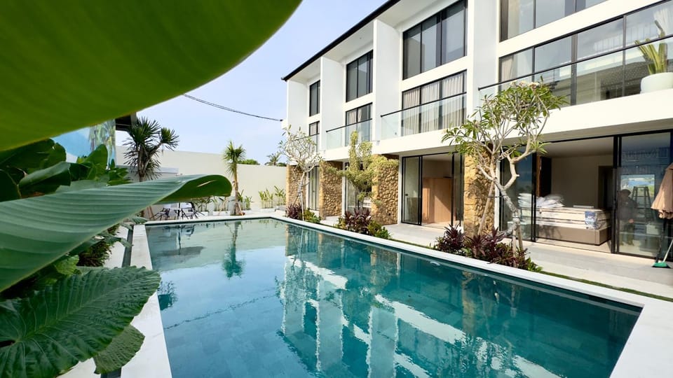 Property building, Day, Pool view, Swimming pool, Swimming pool, Time of day, sunbed