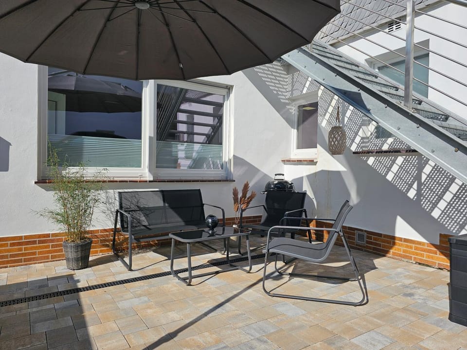 Patio, Balcony/Terrace, Seating area