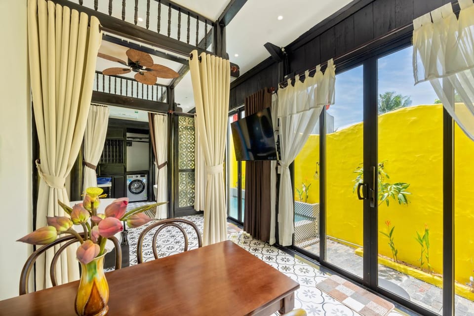 Patio, View (from property/room), Balcony/Terrace, Living room, Seating area, Dining area