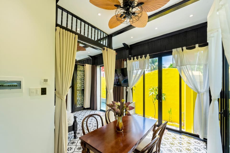 Property building, Living room, Seating area, Dining area, fireplace