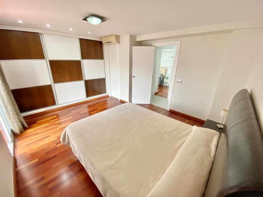 Intur piso 9 Inmo Leo piscina parking wifi Aire AC Apartment in Alicante