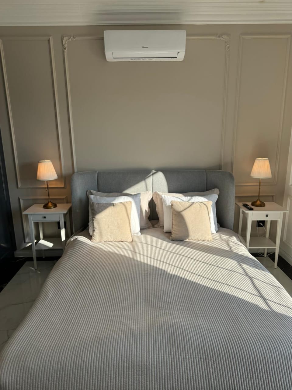 Bed, Photo of the whole room, Bedroom, air conditioner