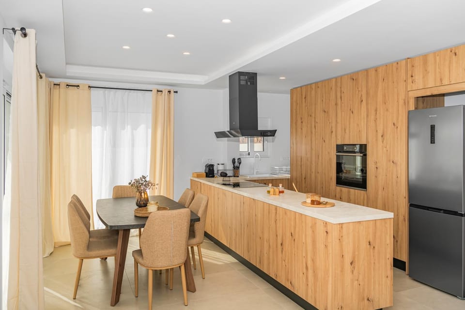 Kitchen or kitchenette, Dining area, oven, stove
