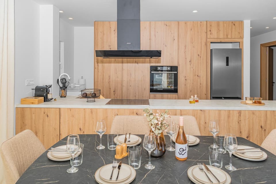 Kitchen or kitchenette, Dining area, oven, stove