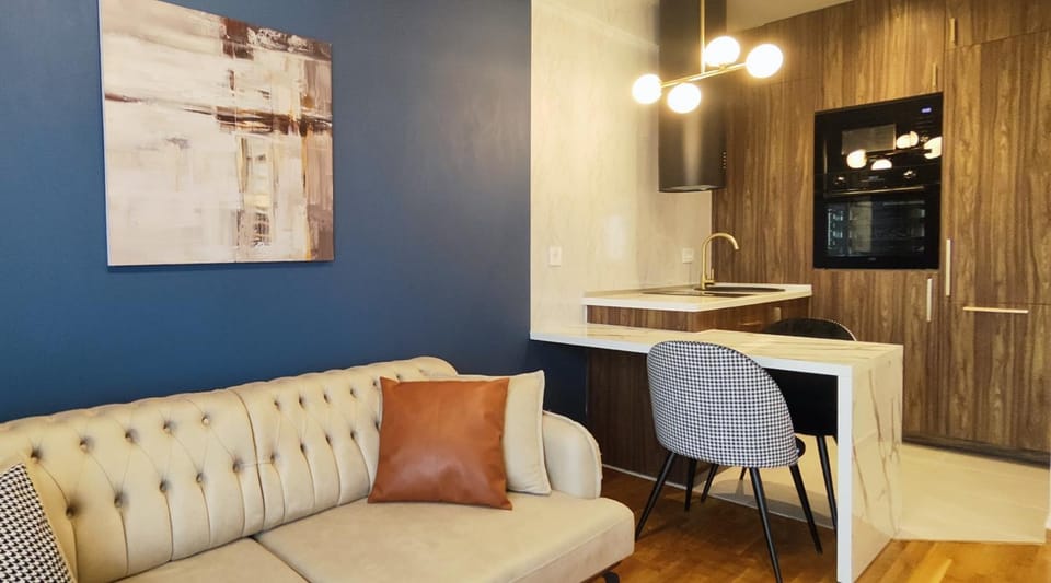 Kitchen or kitchenette, Seating area