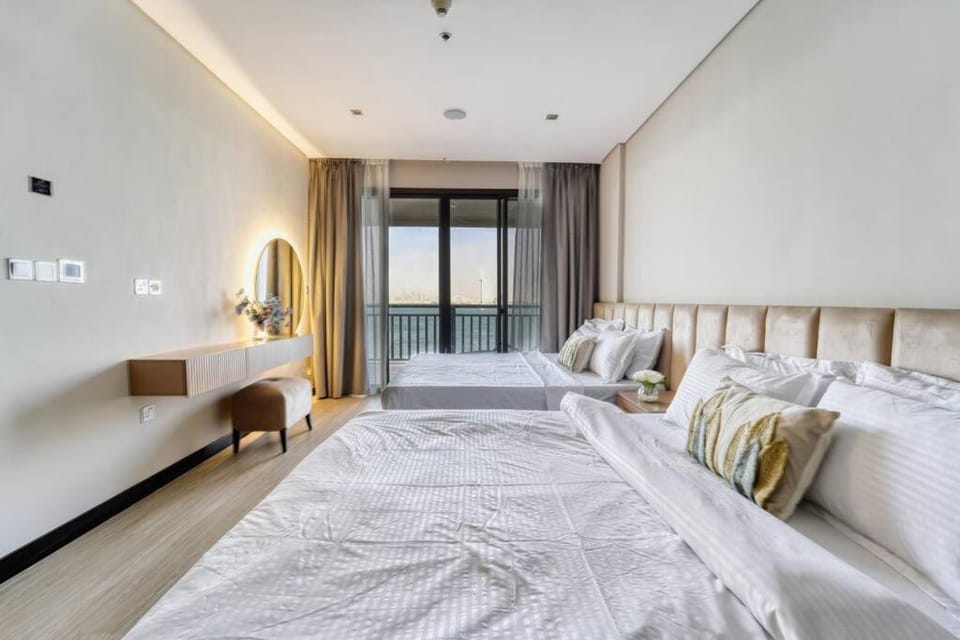 Palm Paradise 1BR - Beachfront Escape with Pool, Gym, Parking & Balcony Apartment in Dubai