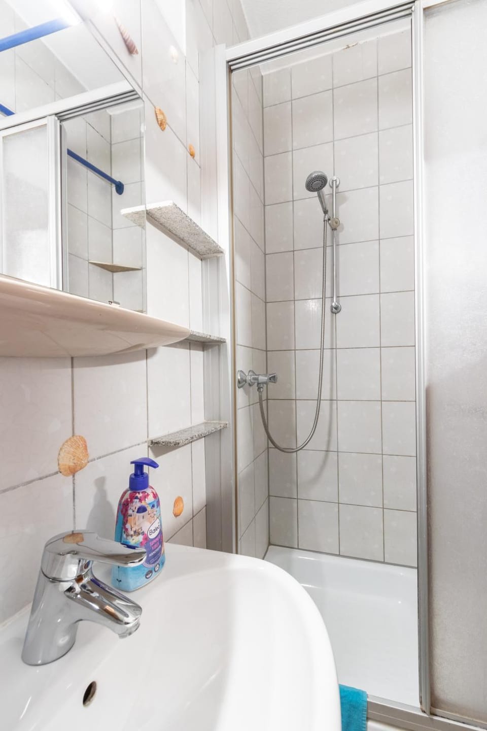 Arbeiterapartment mit 2 Betten, Küche, Bad Apartment in Mainz-Bingen