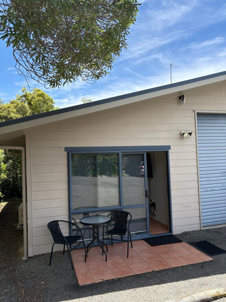 Property building, Patio, BBQ facilities, pet friendly