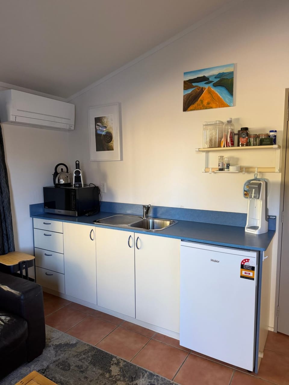 Coffee/tea facilities, Kitchen or kitchenette, Breakfast, heating, microwave