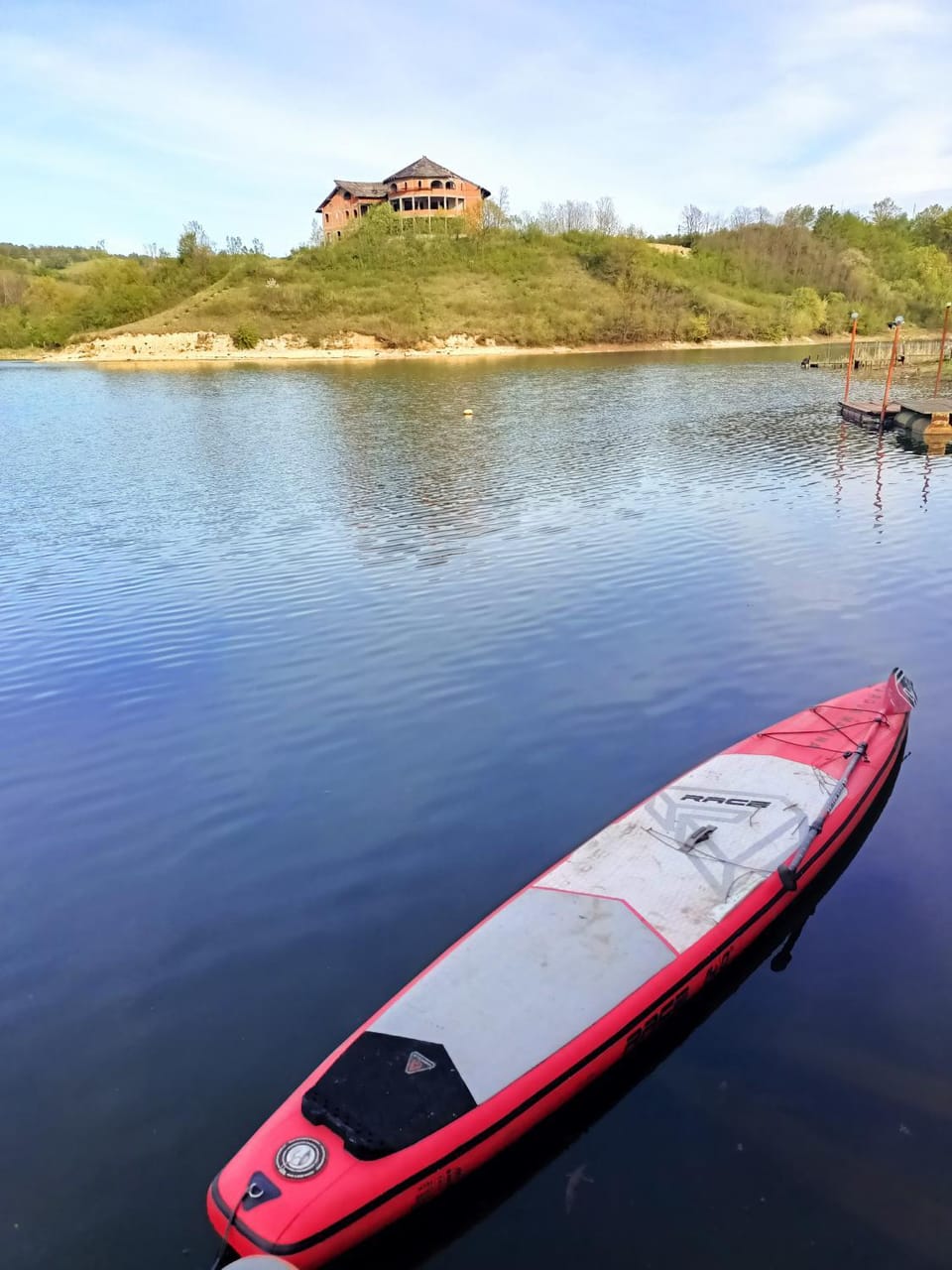 Pensiunea La Rose-lângă lac cu ponton Villa in Romania