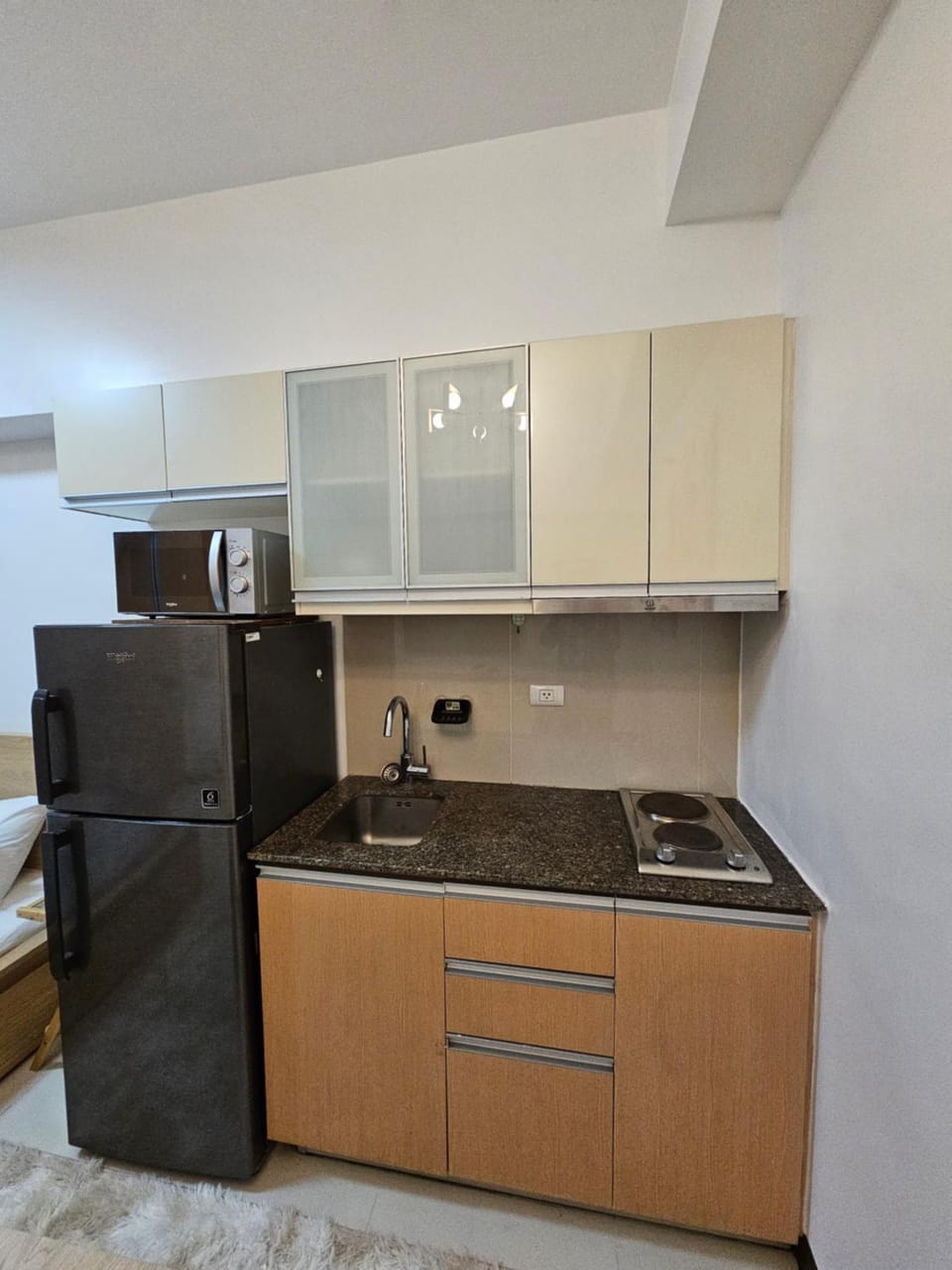 Affordable Condo Suite with 150mbps WIFI Apartment hotel in Makati
