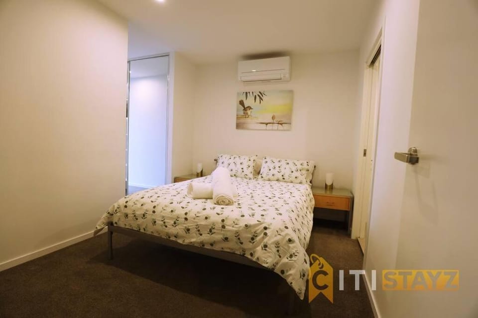 2bd 2bth - Chic Apt in Woden CBD Apartment in Canberra