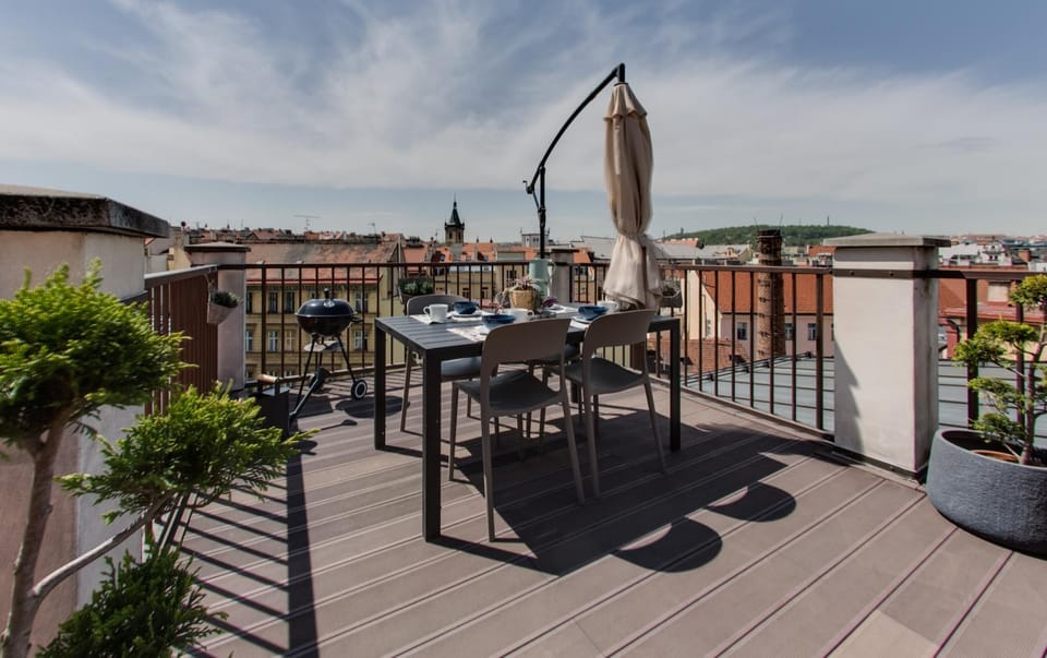 View (from property/room), Balcony/Terrace, City view