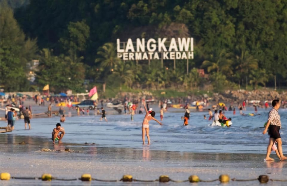 Nearby landmark, Day, People, Natural landscape, Beach