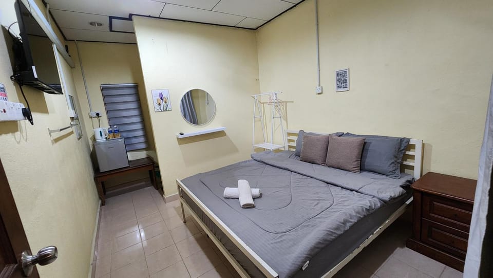 Bed, TV and multimedia, Photo of the whole room, Bedroom, towels