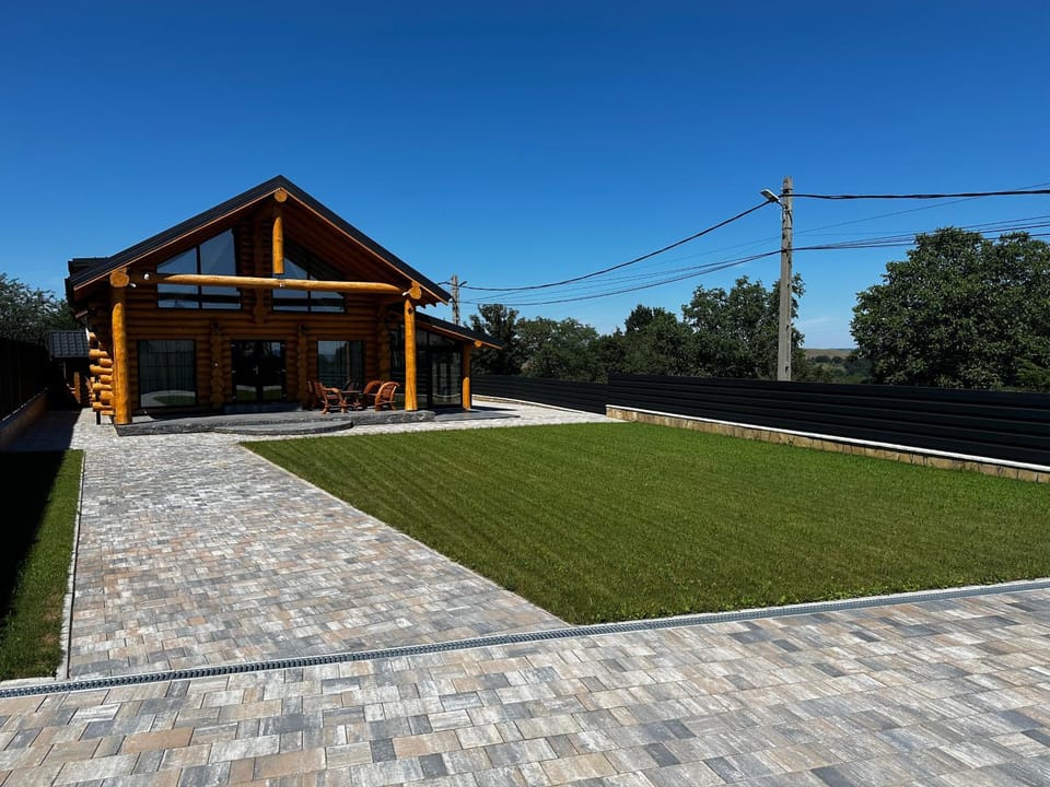 Property building, Day, Garden, Garden view