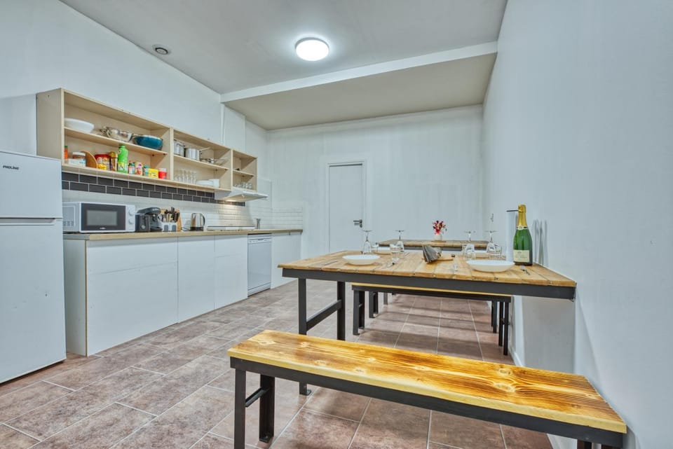 Kitchen or kitchenette, Communal kitchen