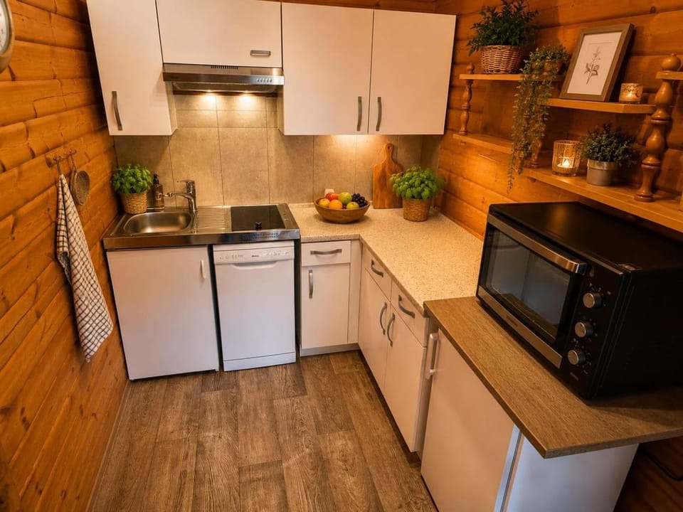 Coffee/tea facilities, Kitchen or kitchenette, dishwasher, oven, stove, toaster
