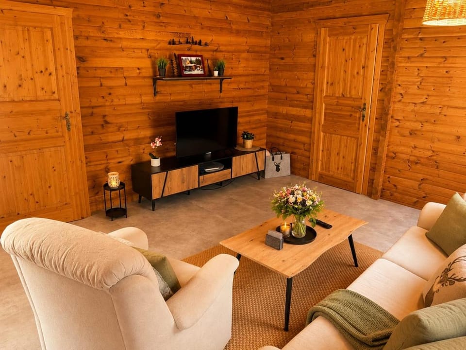 Communal lounge/ TV room, TV and multimedia, Living room, Seating area