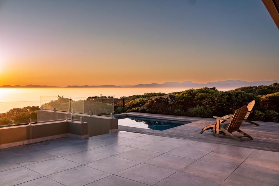 Patio, Nearby landmark, Natural landscape, View (from property/room), Balcony/Terrace, Pool view, Sea view, Swimming pool, Swimming pool, Sunset, sunbed
