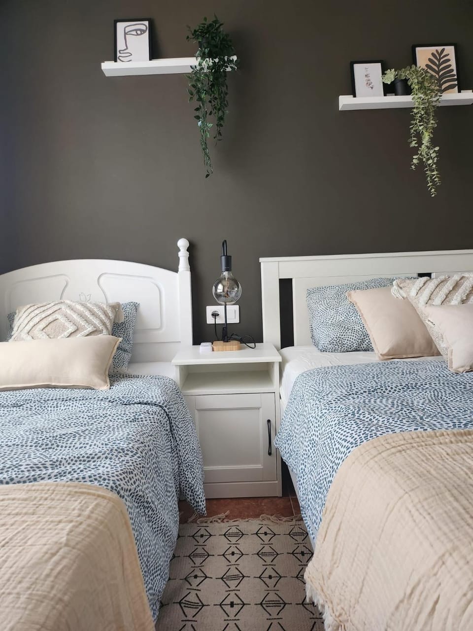 Bed, Photo of the whole room, Bedroom