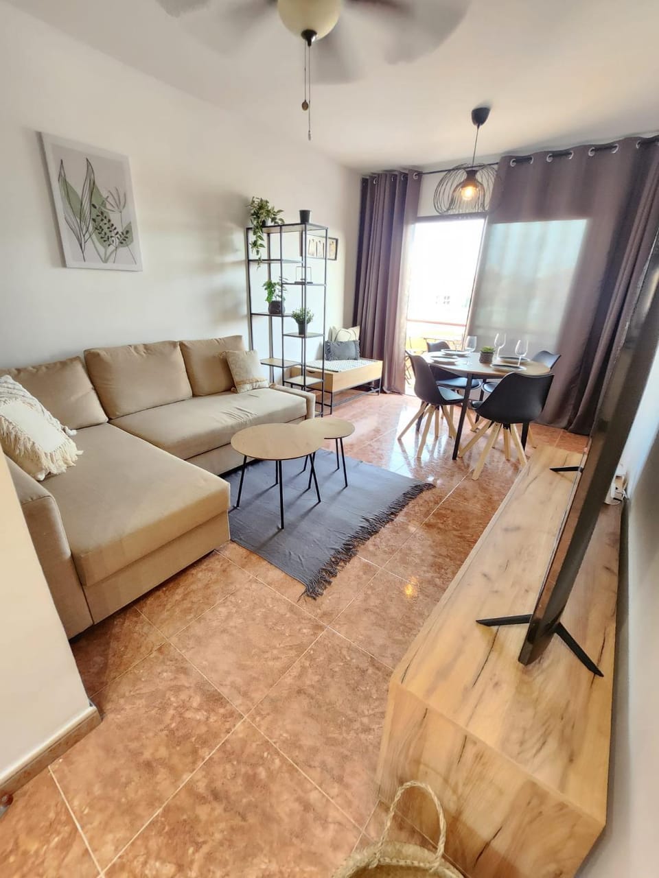 TV and multimedia, Living room, Seating area, Dining area
