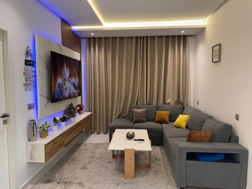 Communal lounge/ TV room, TV and multimedia, Living room, Seating area