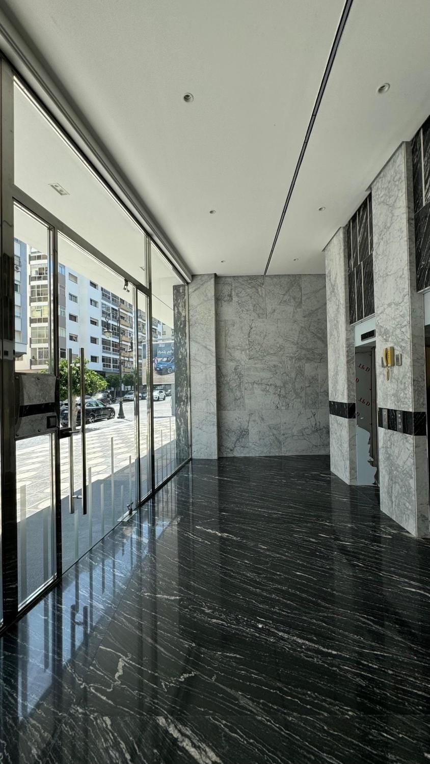 Facade/entrance, elevator