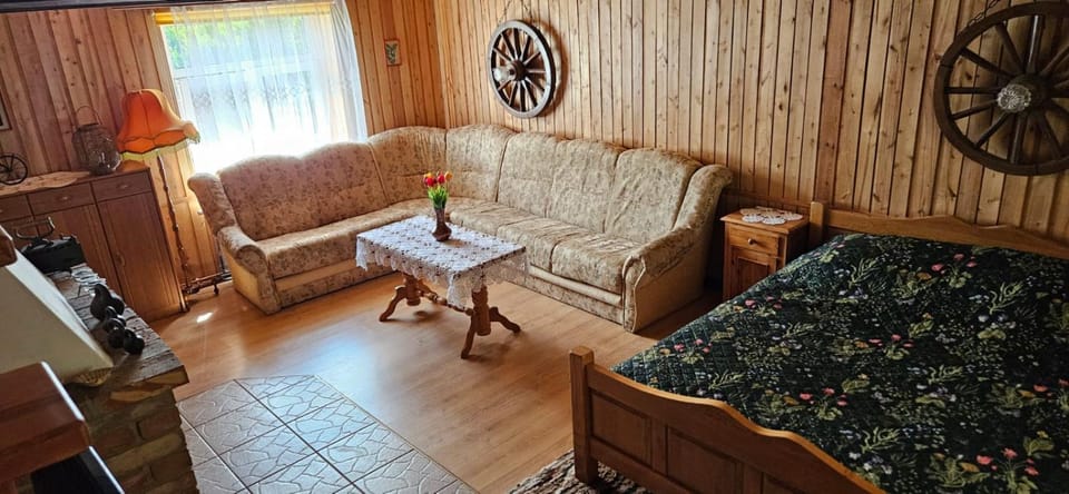 Bed, Living room, Seating area, fireplace
