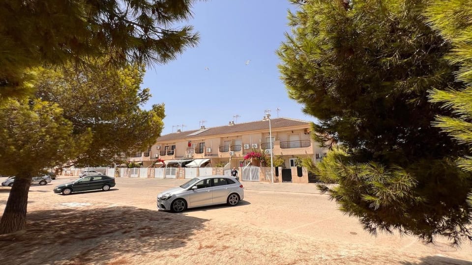 Off site, Quiet street view