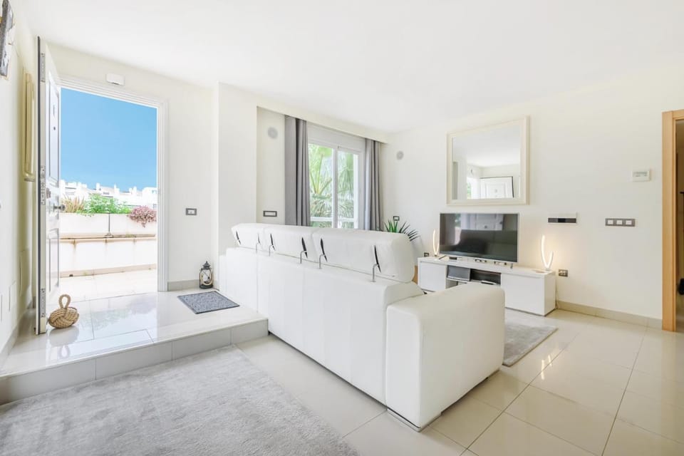TV and multimedia, Living room, Seating area, Evening entertainment, internet, internet
