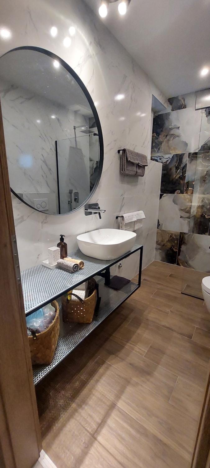Shower, Toilet, Bathroom, towels