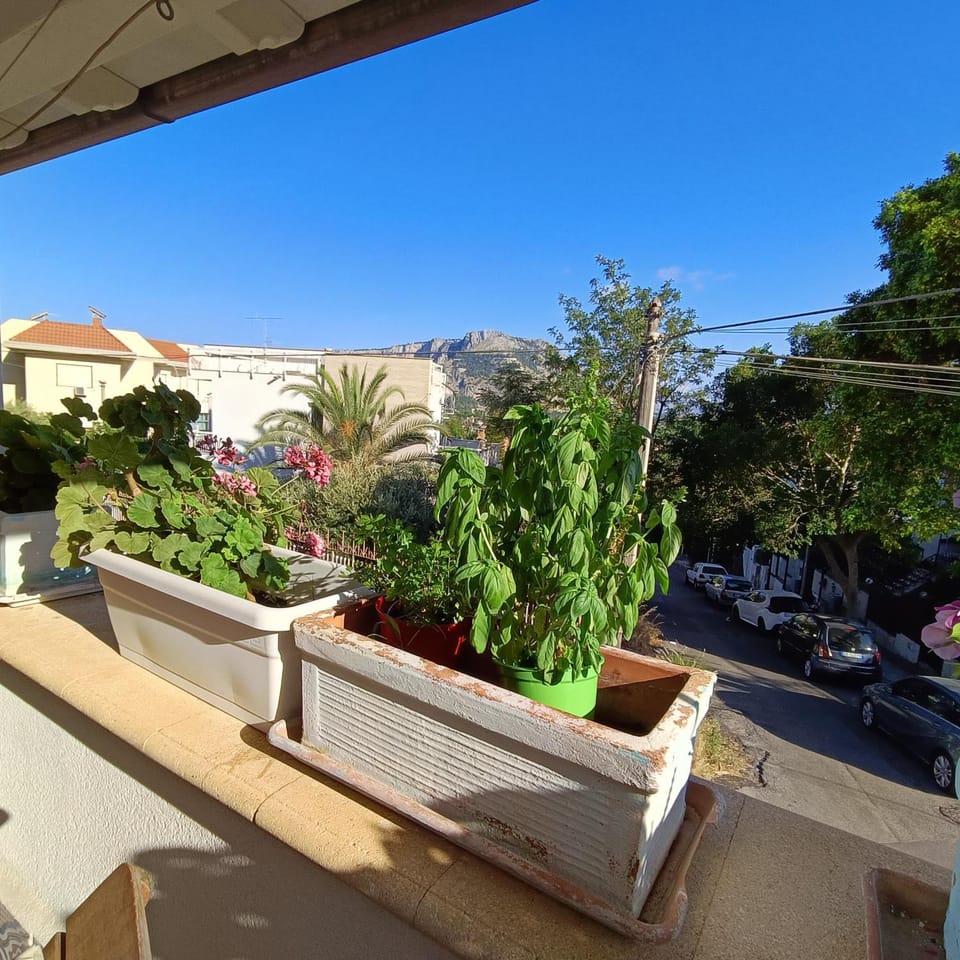 View (from property/room), Balcony/Terrace, Mountain view