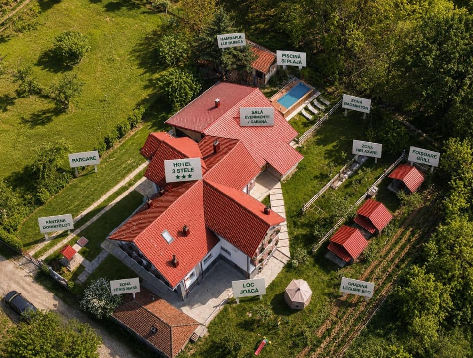 Property building, Restaurant/places to eat, BBQ facilities, BBQ facilities, Children play ground, Garden, Seating area, Dining area, Beach, Tennis court, City view, Landmark view, Mountain view, Pool view, Swimming pool, Inner courtyard view, Parking