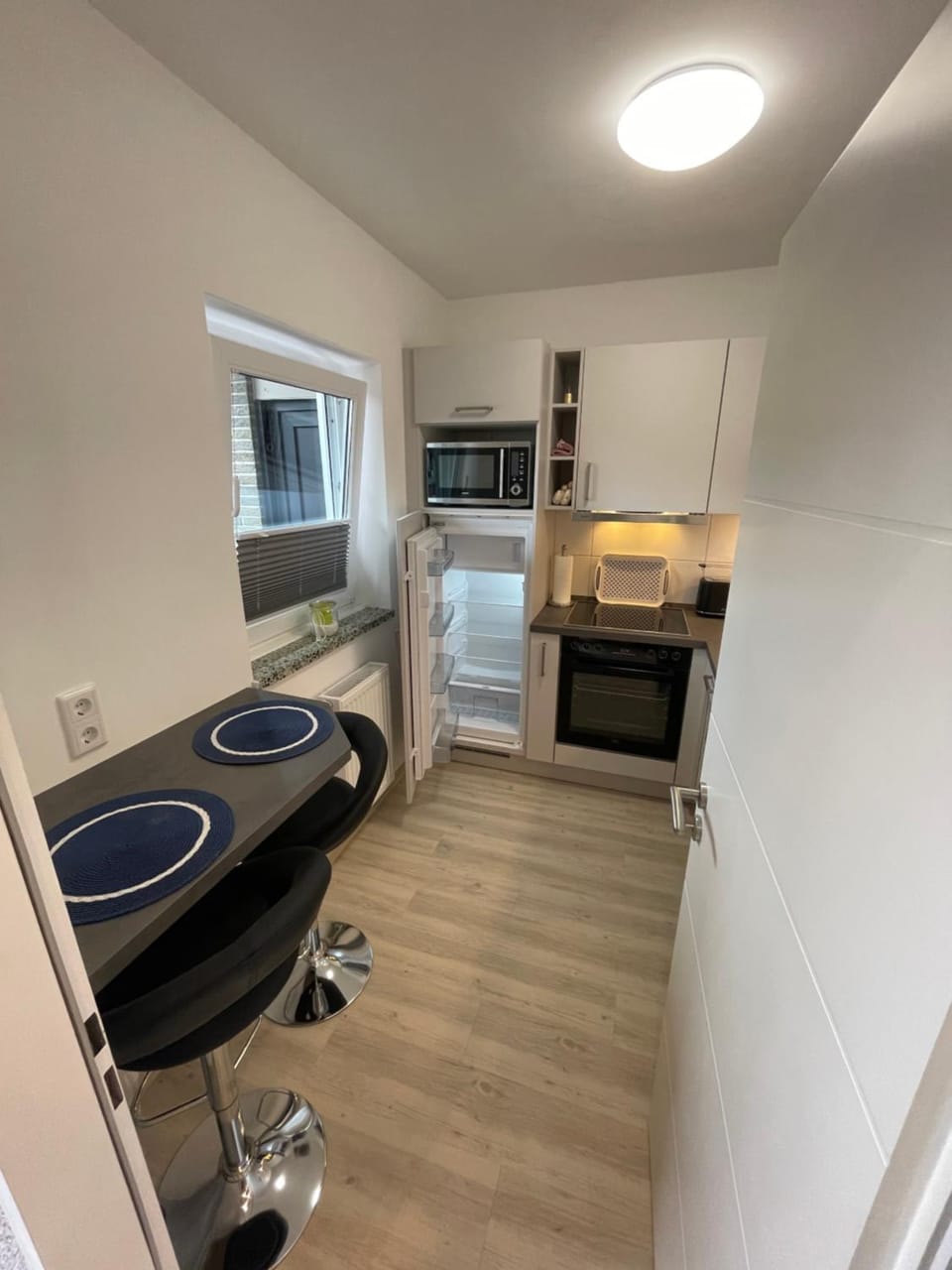 Kitchen or kitchenette, Dining area, oven, stove