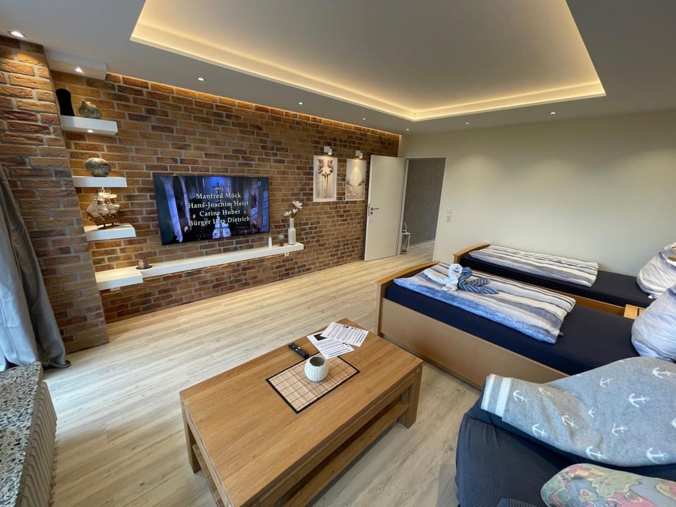 Bed, TV and multimedia, Living room, Photo of the whole room, Seating area, Bedroom