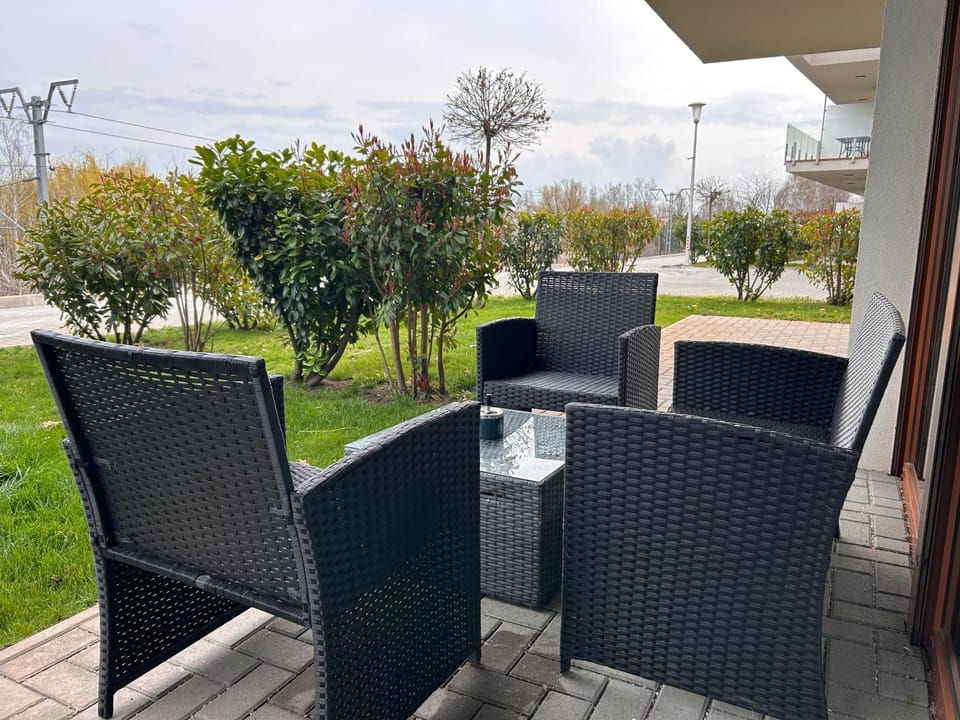 Garden, Seating area, Garden view