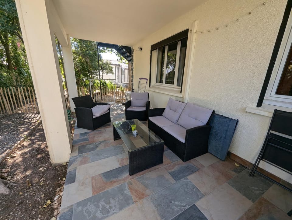 Patio, Garden, Garden, Balcony/Terrace, Balcony/Terrace, Living room, Seating area, Garden view